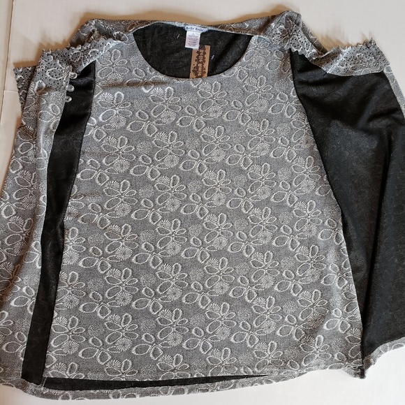 Belle Amie Short Sleeve 2 in One Top - Picture 6 of 6